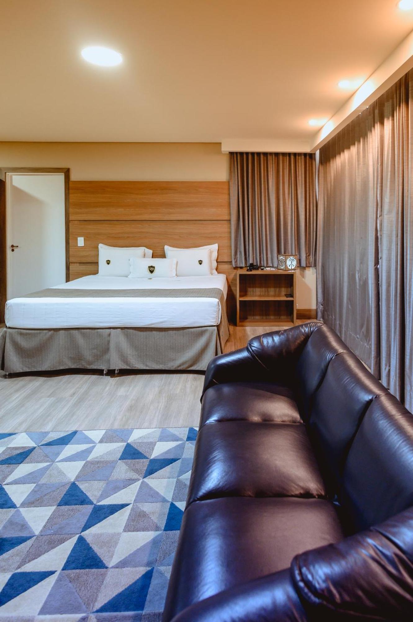 Riellis Center Hotel Ботукату Экстерьер фото