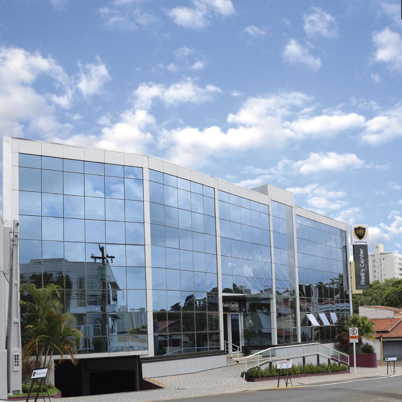 Riellis Center Hotel Ботукату Экстерьер фото